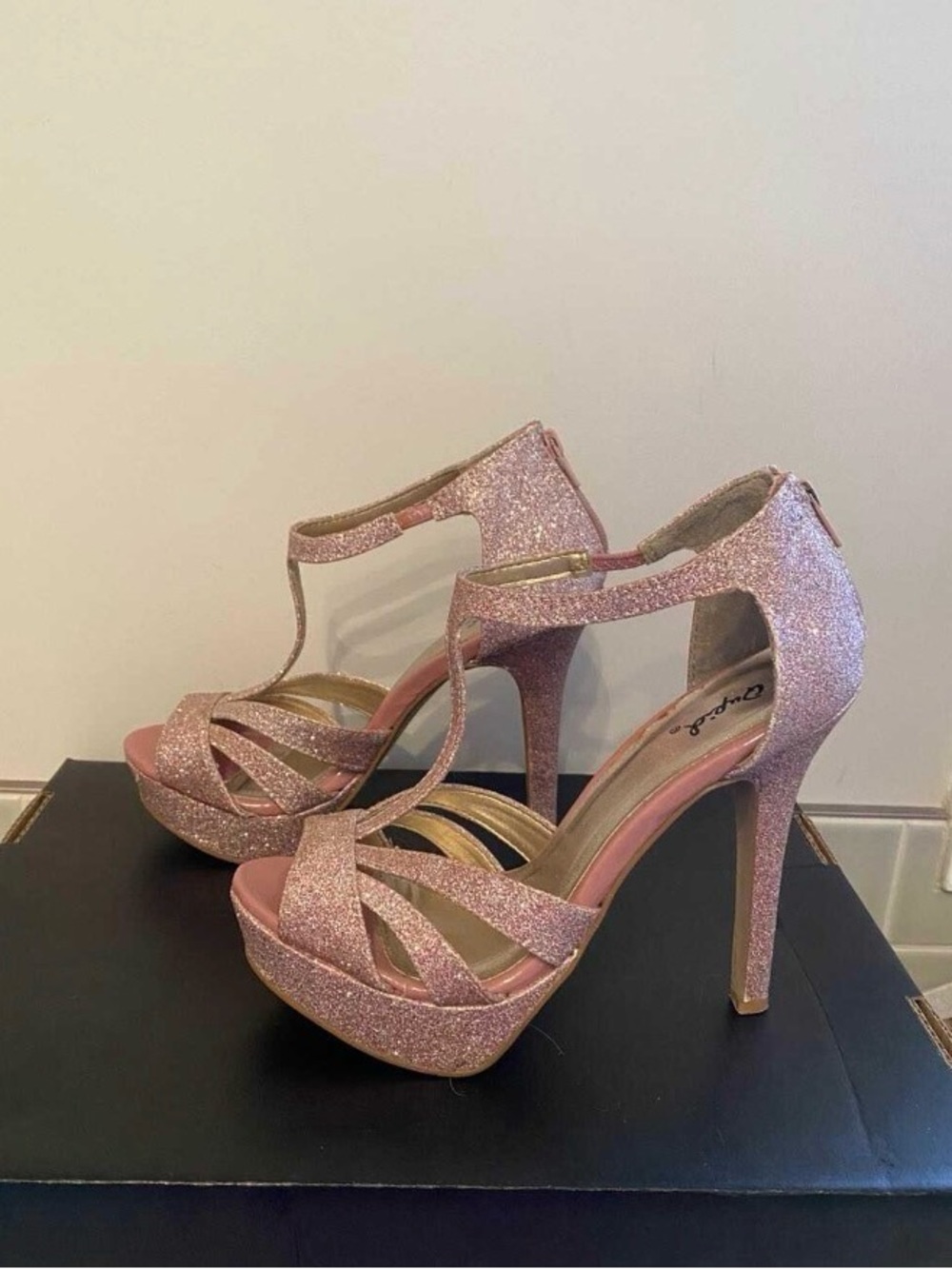 NWOT Sparkling Pink Platform T-Strap High Heels- Read